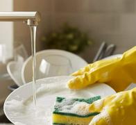 A estas empleadas domésticas les sube el pago en 2026 con el salario mínimo en Colombia