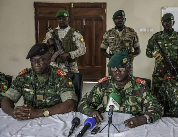 Guinea-Bisáu: un grupo de oficiales afirma haber tomado el control del país
