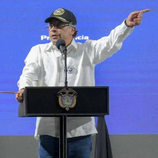 Foto de Gustavo Petro, en nota de por qué Gustavo Petro rompió protocolo en ceremonia de fuerza pública, inaudito