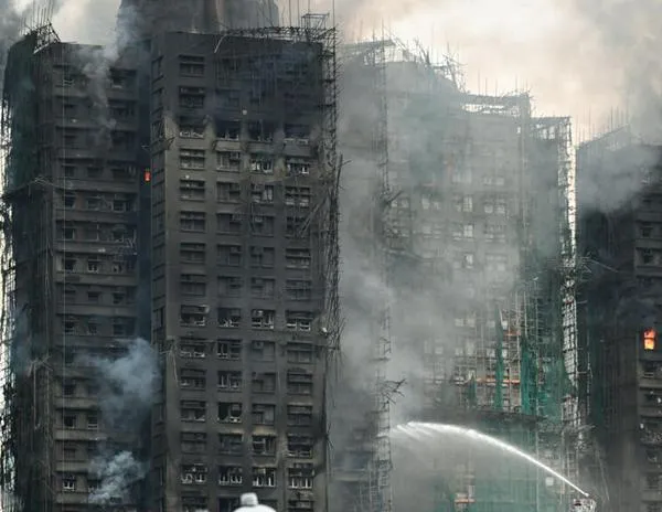 Hong Kong enfrenta su peor incendio en décadas con decenas de muertos y un alto número de desaparecidos