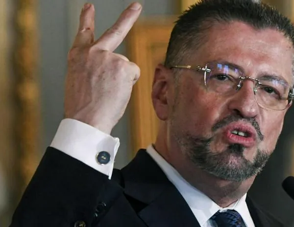 El proceso que puede provocar la destitución del presidente Chaves avanza en Costa Rica