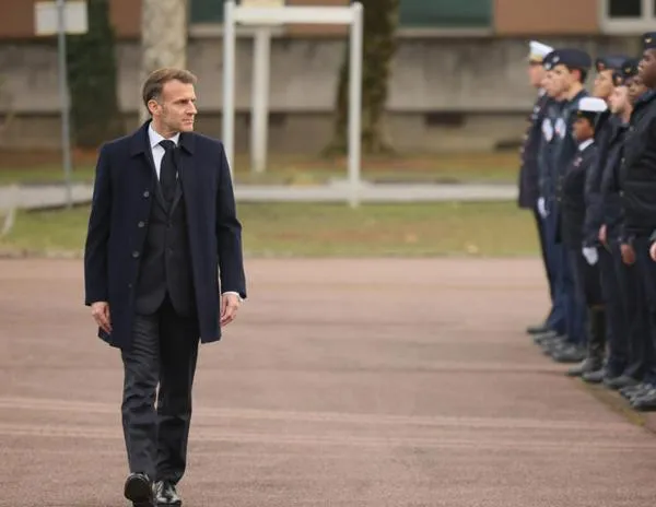 Macron anuncia la creación de un servicio militar voluntario ante “el recrudecimiento de las amenazas”