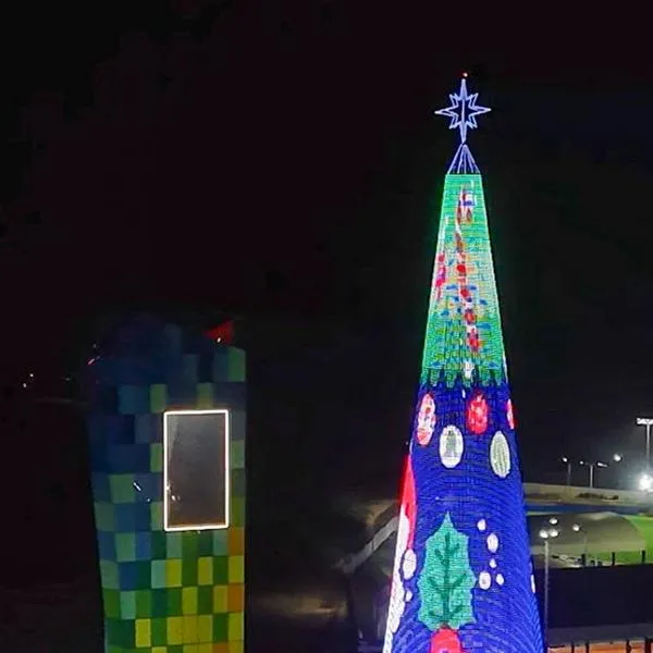 Barranquilla encendió la Navidad con majestuoso árbol que se ubicará