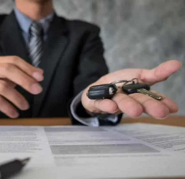 ¿Se puede poner un vehículo a nombre de dos personas? Esto dice la norma