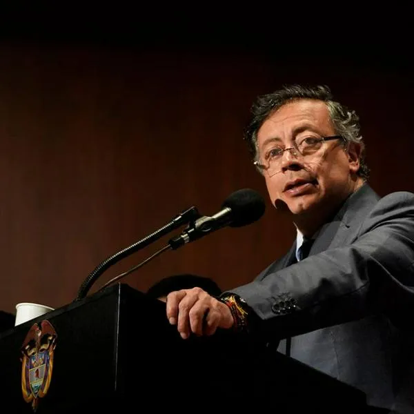 Petro insiste en que su campaña no violó topes y rechaza sanción Mamola