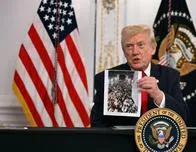 Trump dice que suspenderá "permanentemente" la migración desde el "tercer mundo"