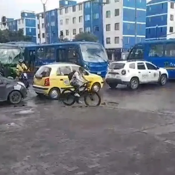 Caos en Kennedy (sur de Bogotá) por fallas en semáforos: hay trancones