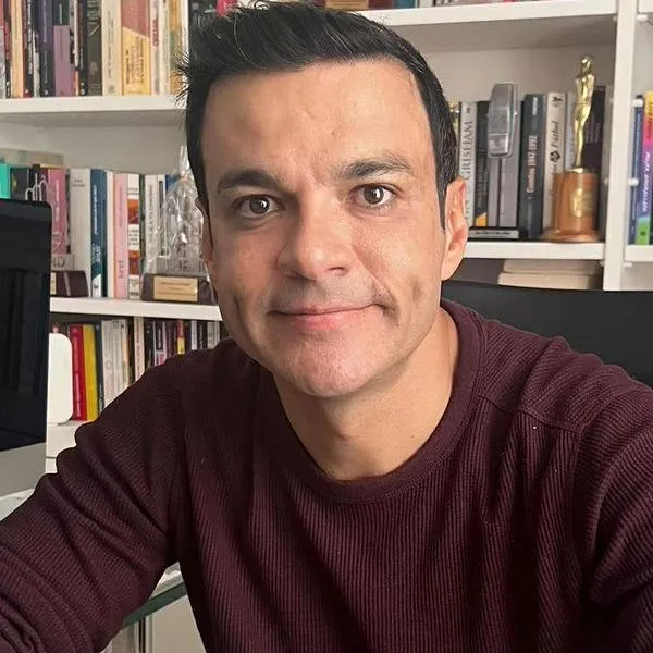 Juan Diego Alvira hizo anuncio de hijo que no es con su esposa, por nuevo libro