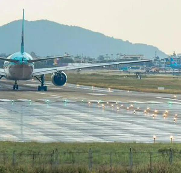 ¿Cómo afecta la radiación solar el funcionamiento de los aviones?