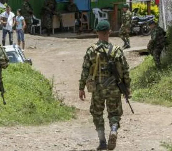 Exjefes paramilitares ven prejuicios en demanda contra su designación como gestores de paz