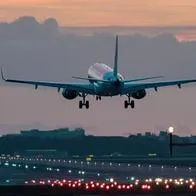 Lanzan salvavidas a viajeros afectados por vuelos reprogramados