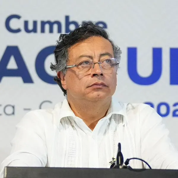 Petro mete la cucharada en lío del espacio aéreo entre EE.UU. y Venezuela