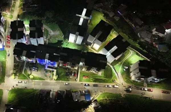 Manizales renueva su alumbrado público: barrios reciben nuevas luminarias LED para más seguridad