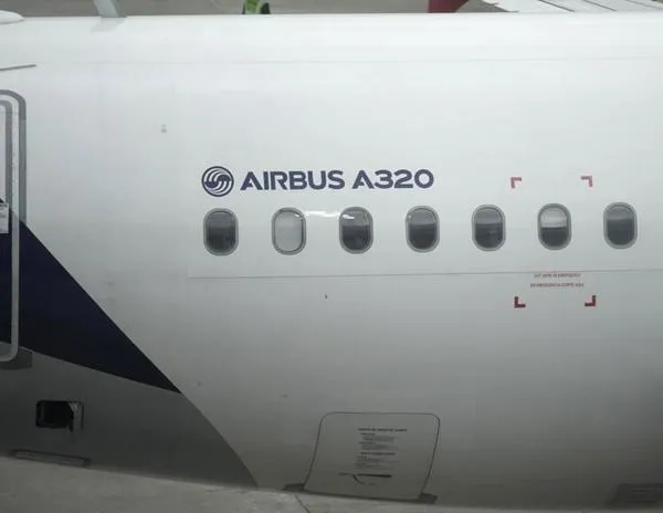 Menos de 100 aviones A320 siguen inmovilizados para cambiar un programa de navegación, anuncia Airbus
