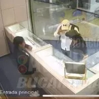 Video del robo a joyería en Bucaramanga que dejó un policía y un ladrón muertos