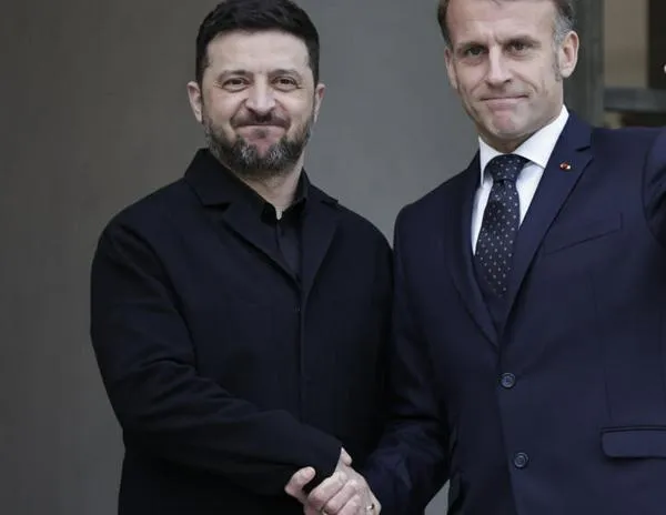 Macron recibe a Zelenski para lograr una "paz justa y duradera" en Ucrania