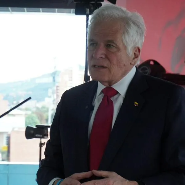 Miguel Uribe Londoño desmiente al Centro Democrático sobre su salida