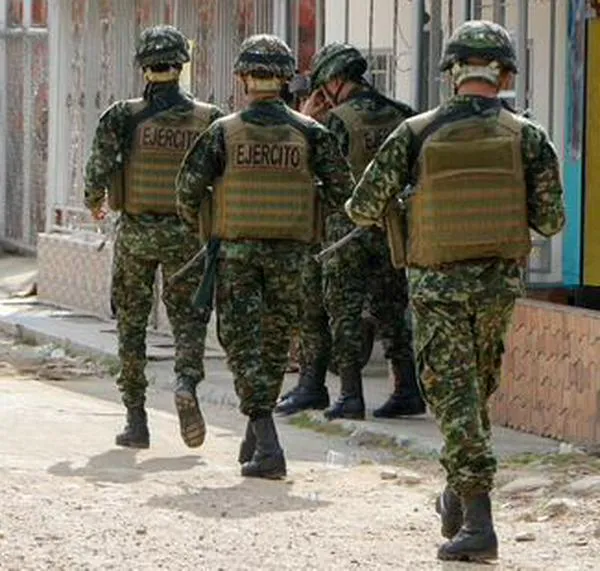 Desconfianza, inseguridad y temor al retroceso: lo que dice encuesta Invamer sobre paz total de Petro