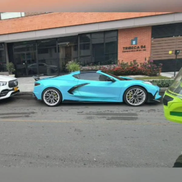 Investigan antecedentes de hombre vinculado a Corvette que insultó a policías; estuvo en la cárcel y tuvo multa el 31 de octubre. 