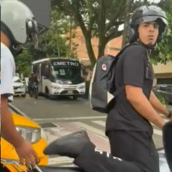 Periodista acusó a motociclistas de golpearlo por caso de intolerancia: video