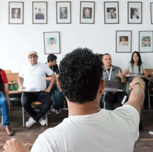 Cómo trabajadores en Colombia podrán cobrar sueldo y pensión: hay requisito