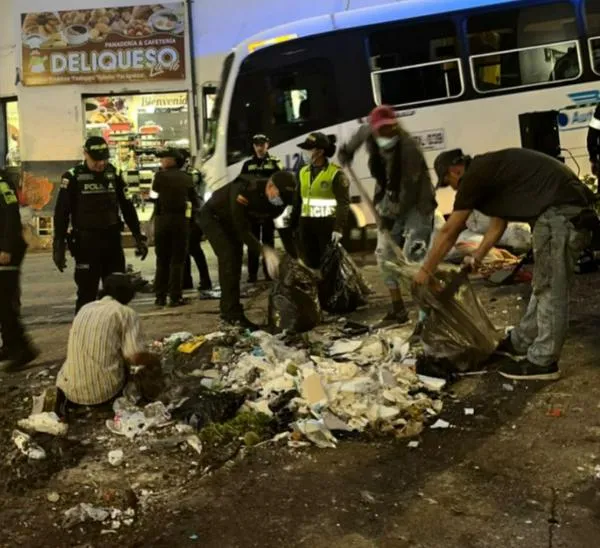 Campaña de limpieza entre Policía y comunidad en la Galería de Manizales