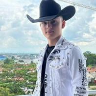 Liberaron a hijo de Giovanny Ayala y su mánager, secuestrados hace más de 2 semanas en el Cauca. Los encontron en carpas. 