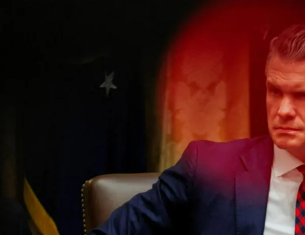 Hegseth bajo presión: expertos evalúan la legalidad del ataque a sobrevivientes de "narcolancha"