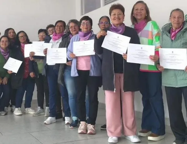 Mujeres mayores de 60 años se capacitan para cuidar de sí mismas 