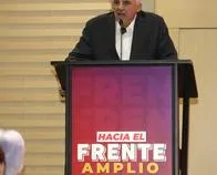 Expresidente colombiano Samper critica a Trump por dar "trato de criminales" a migrantes