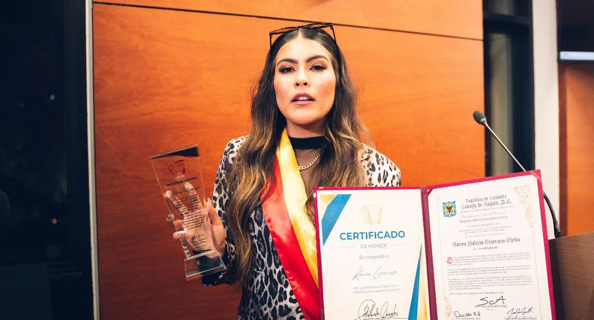 A Karen Lizarazo le llegó la Navidad con regalazo que recibió en el Concejo de Bogotá. Recibió premio por su nominación en los Grammy 2025. 