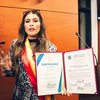 A Karen Lizarazo le llegó la Navidad con regalazo que recibió en el Concejo de Bogotá. Recibió premio por su nominación en los Grammy 2025. 
