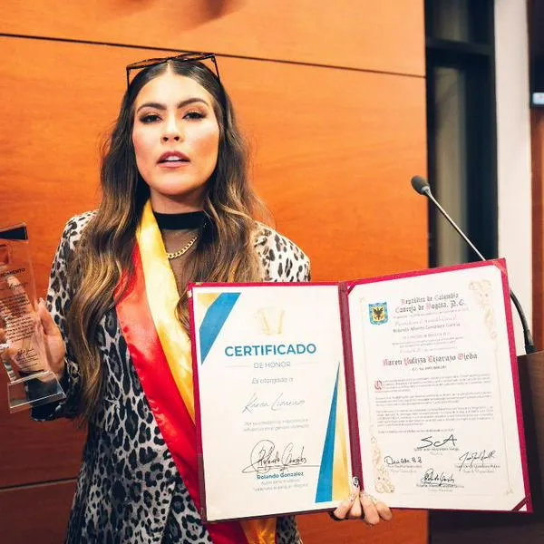A Karen Lizarazo le llegó la Navidad con regalazo que recibió en el Concejo de Bogotá. Recibió premio por su nominación en los Grammy 2025. 