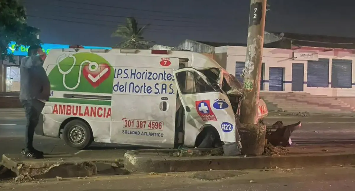 Accidente en Barranquilla: ambulancia se estrelló y el paciente falleció