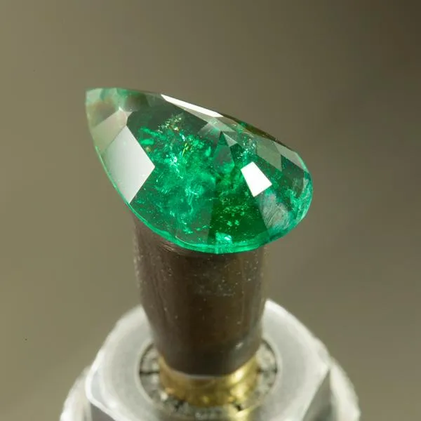 Cómo sacan una esmeralda: proceso completo y pulido de piedra Muzo