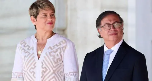 Alcocer reapareció con cátedra sobre redes sociales que le pega a Petro: "Quebrar la verdad". Aseguran que lleva una vida lujosa. 