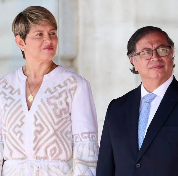 Alcocer reapareció con cátedra sobre redes sociales que le pega a Petro: "Quebrar la verdad". Aseguran que lleva una vida lujosa. 