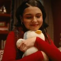 Cómo es spot oficial de Miniso 2025 en Navidad y tienda número 100 en Colombia