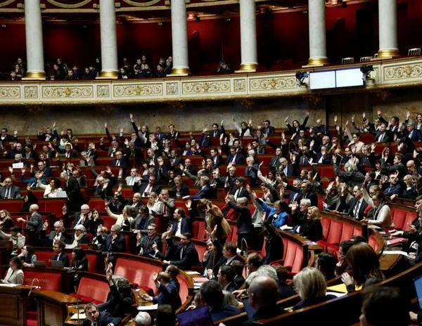 Legisladores franceses aprueban la parte fiscal del controvertido presupuesto de la seguridad social