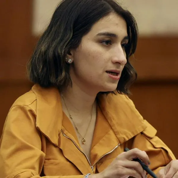 Ventilan chats de Sarabia donde exigía a Luis C. Reyes  nombramiento en la Dian