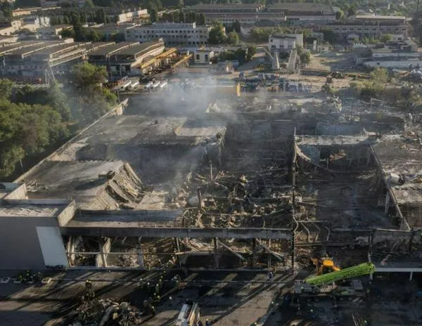 Guerra en Ucrania: Kellogg ve la paz "muy cerca" mientras un ataque ruso deja sin luz ni agua a Kremenchuk