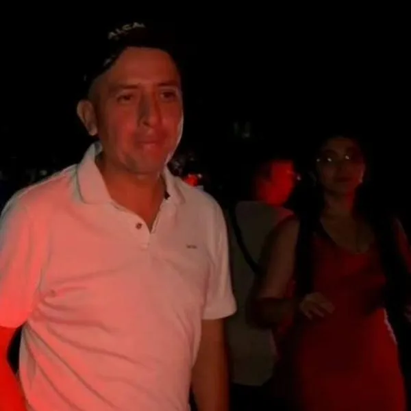 Nelson Marroquín, alcalde de Masagua, Guatemala, que fue asesinado a tiros cuando estaba con su esposa en un desfile navideño