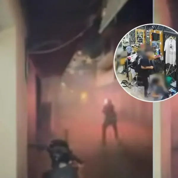 Imágenes de una 'guerra' de bengalas durante el Día de Velitas en Antioquia, que dejó a una mujer herida