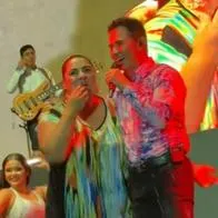 Momento en el que una mujer expuso a su esposo infiel durante un concierto de Jhonny Rivera