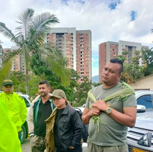 Aparecen nuevos chats de 'Calarcá' dando órdenes de asesinar firmantes de paz y reclutar menores. 