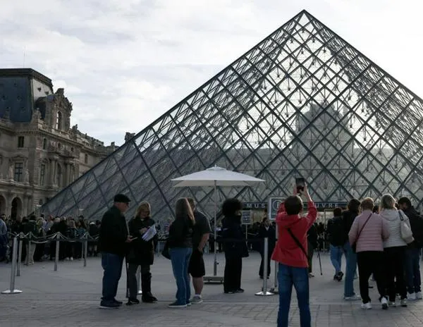 Francia: Convocan a una huelga prorrogable del personal del Louvre tras una serie de incidentes
