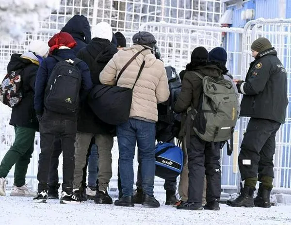 Finlandia fortalece su frontera para frenar la desestabilización migratoria debida a las acciones de Rusia