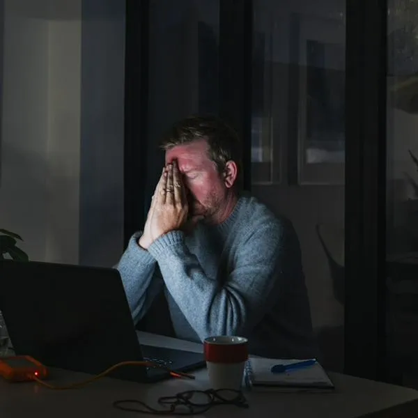 Golpe trabajadores en Colombia: les están pagando menos sueldo del debido