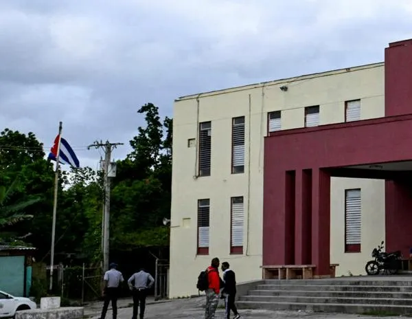 Cuba condena a cadena perpetua a exministro de Economía, Alejandro Gil, acusado de espionaje