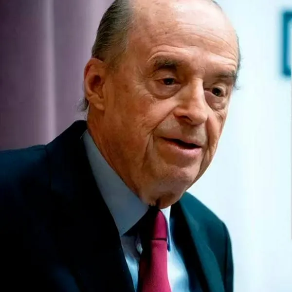 Imputaron a excanciller Álvaro Leyva por lío de pasaportes: no aceptó cargos